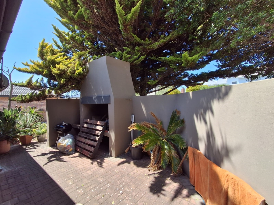 3 Bedroom Property for Sale in Stilbaai Wes Western Cape